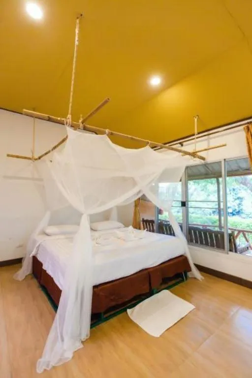 Bed in Varee Valley Resort and Restaurant