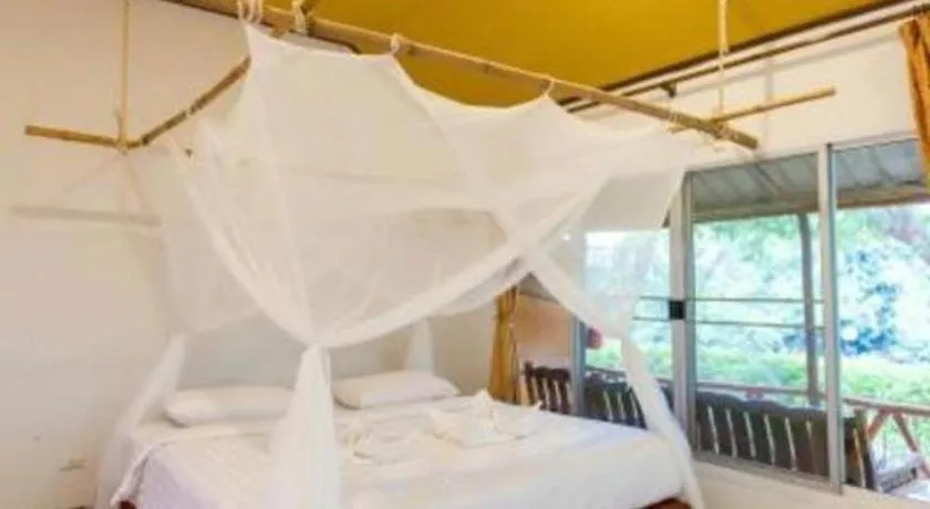 Bed in Varee Valley Resort and Restaurant