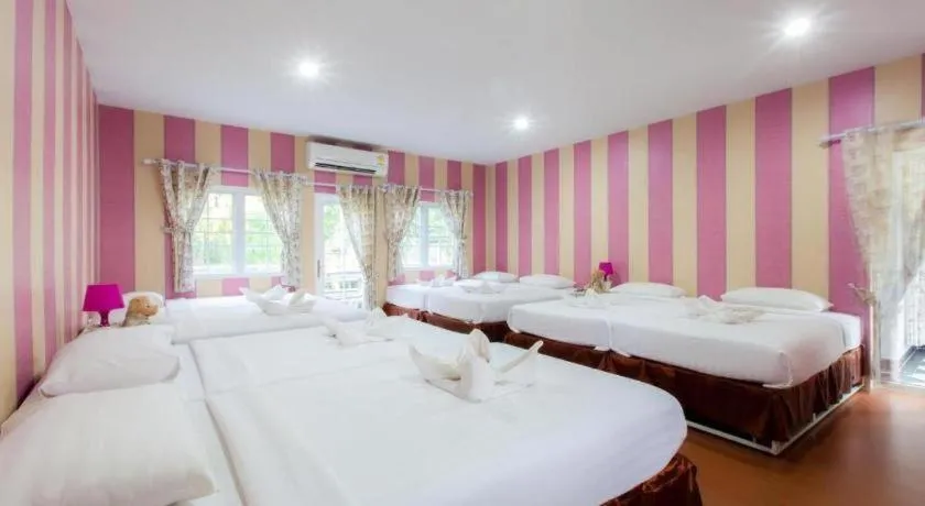 Bed in Varee Valley Resort and Restaurant