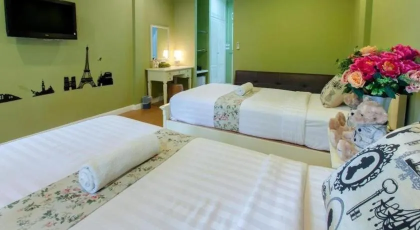 Bed in Varee Valley Resort and Restaurant