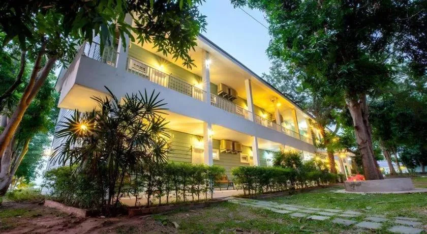 Varee Valley Resort and Restaurant