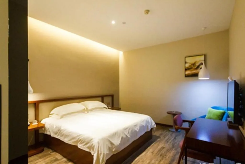 Bed in Hangzhou Berman Hotel