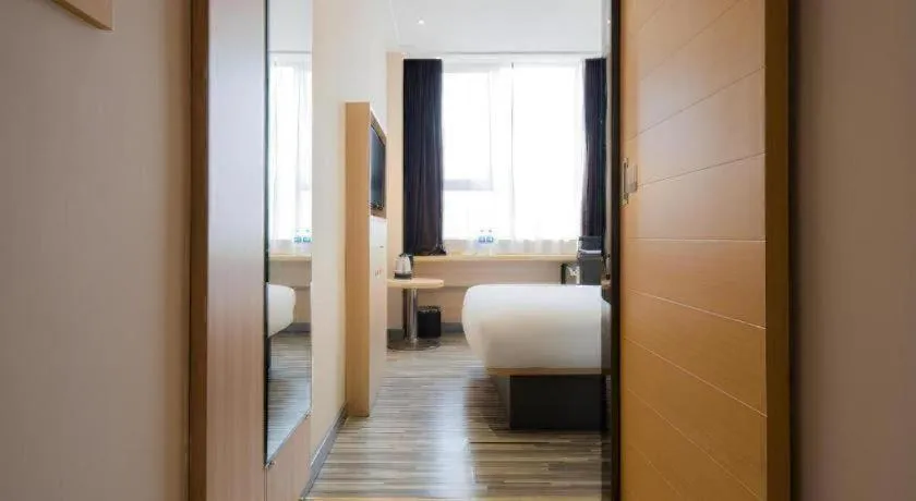 Bed in City Comfort Inn Changsha Tangshuili Fuyou