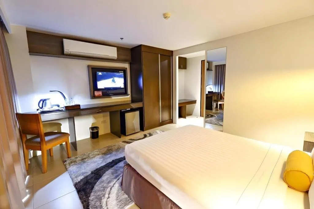 Bed in Home Crest Hotel