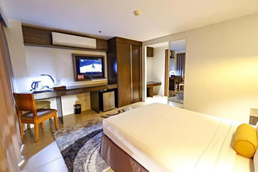 Bed in Home Crest Hotel