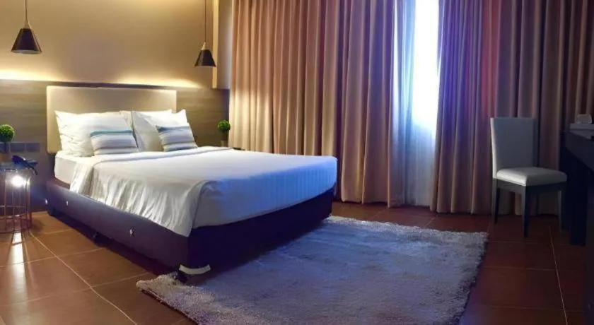 Bed in Home Crest Hotel