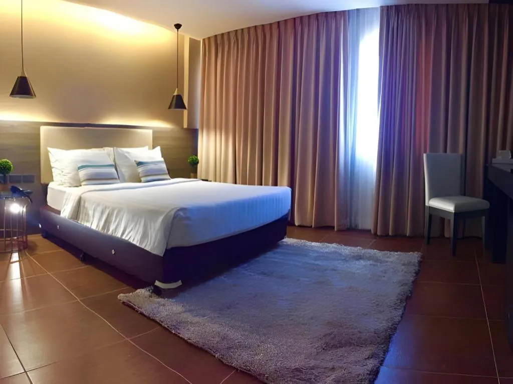 Bed in Home Crest Hotel