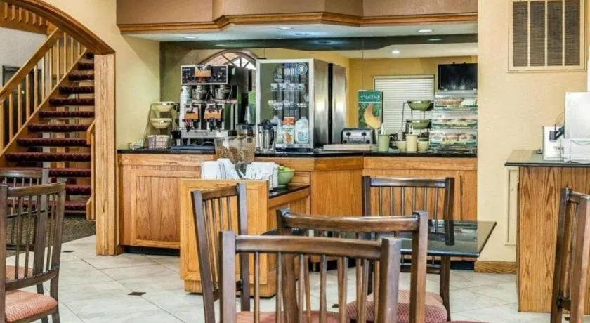 Quality Inn & Suites Shelbyville I-74