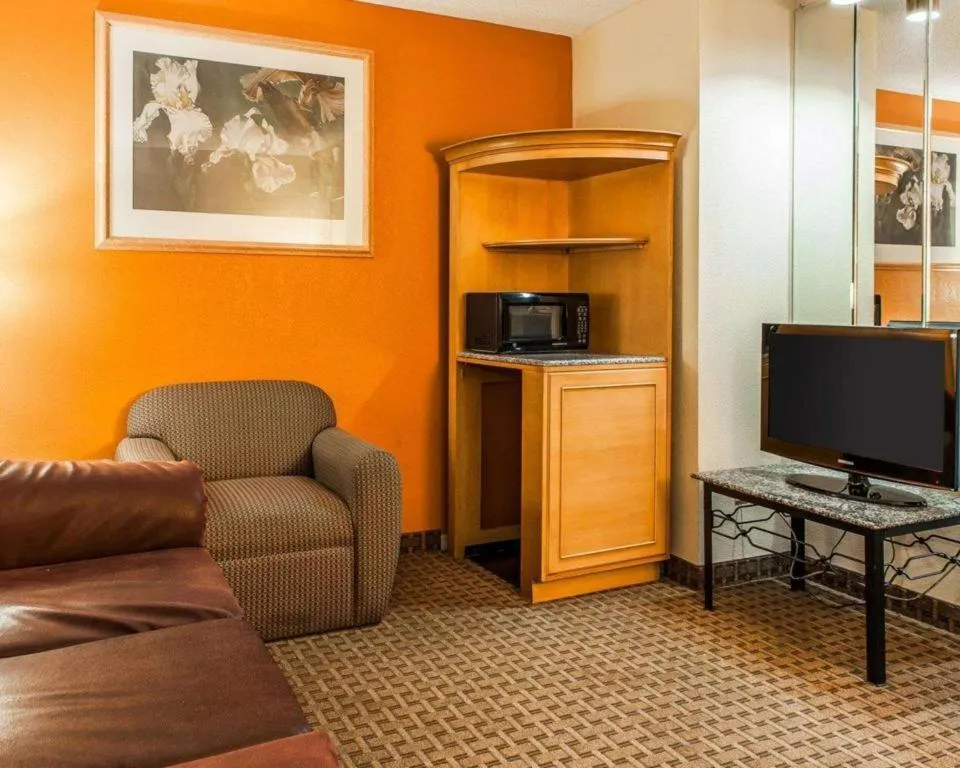 Quality Inn & Suites Shelbyville I-74