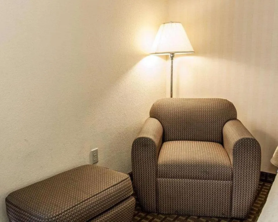 Quality Inn & Suites Shelbyville I-74