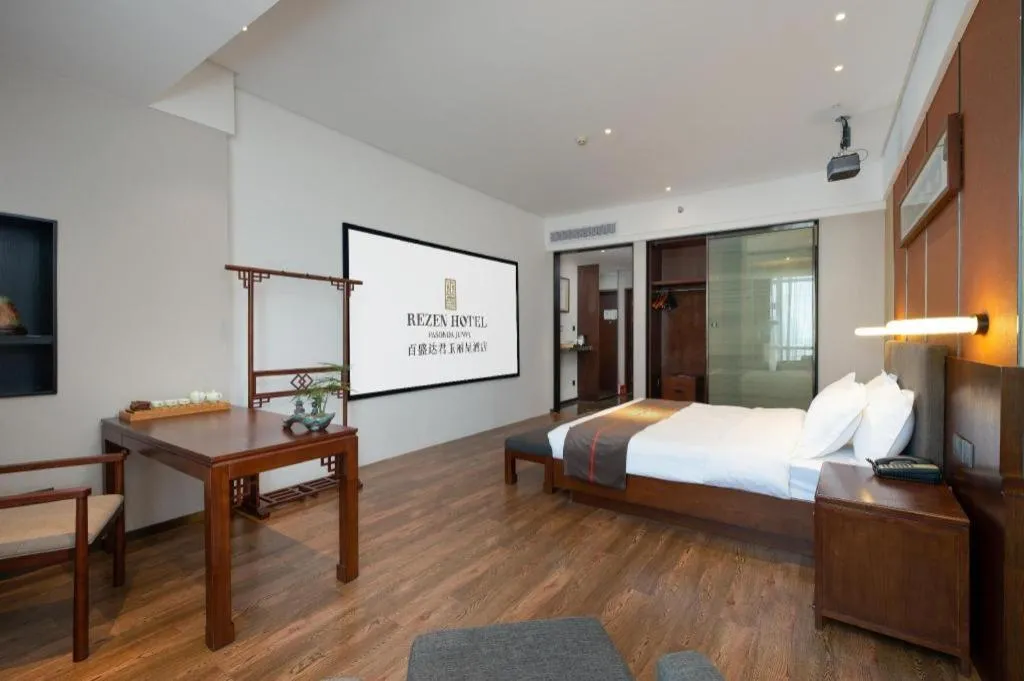 Bed in Rezen Hotel Pasonda Junyu