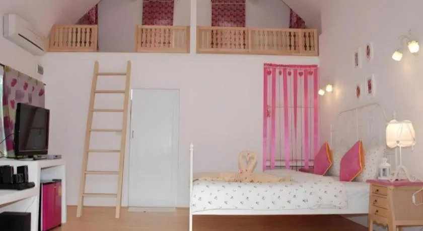 Bed in Rak Na Suan Pueng Resort