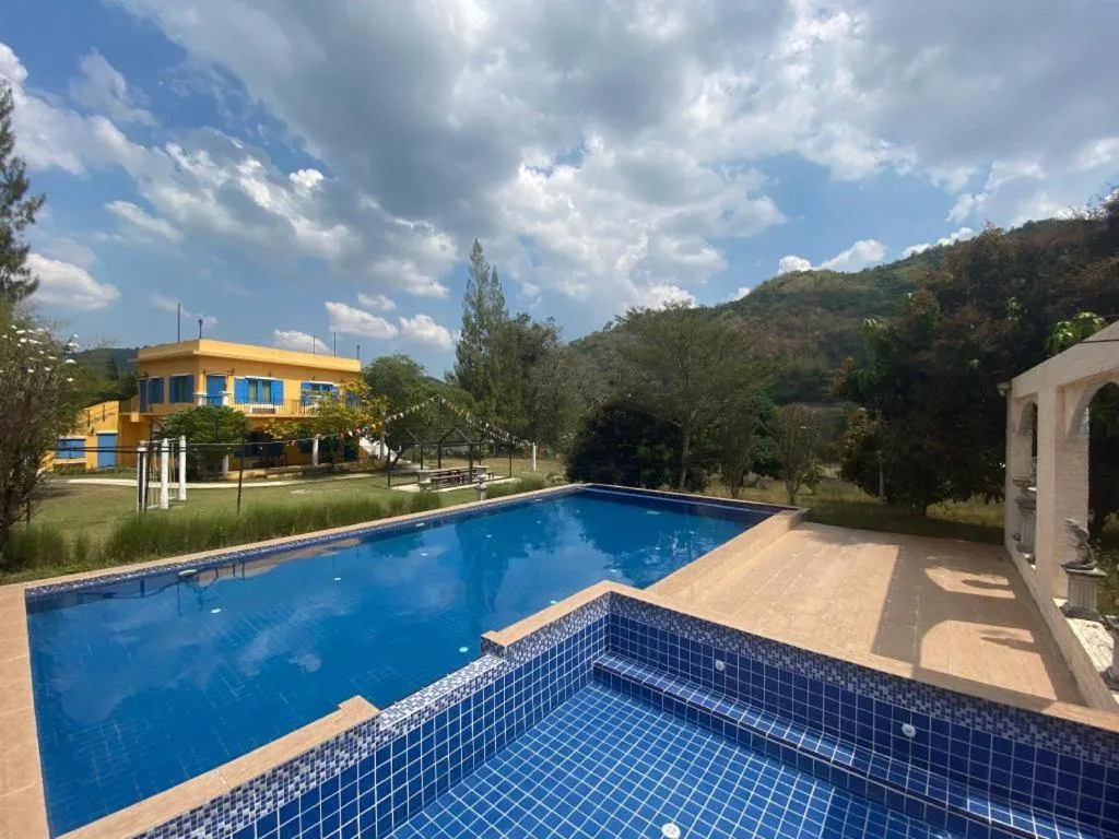 Rak Na Suan Pueng Resort