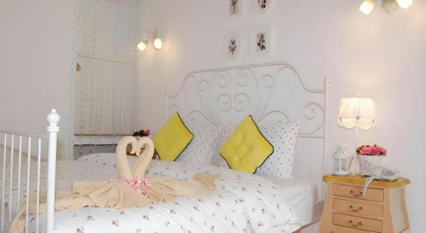 Bed in Rak Na Suan Pueng Resort