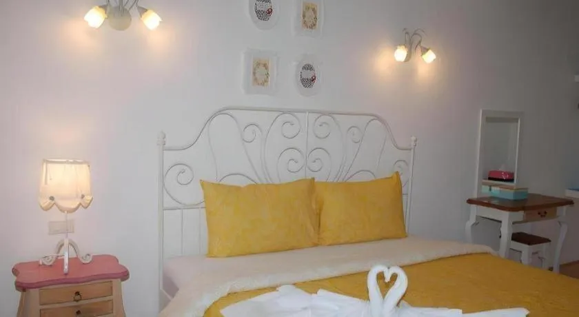 Bed in Rak Na Suan Pueng Resort