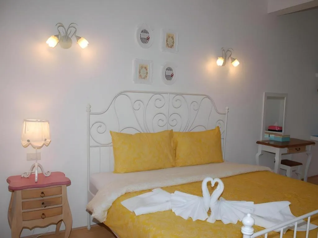 Bed in Rak Na Suan Pueng Resort