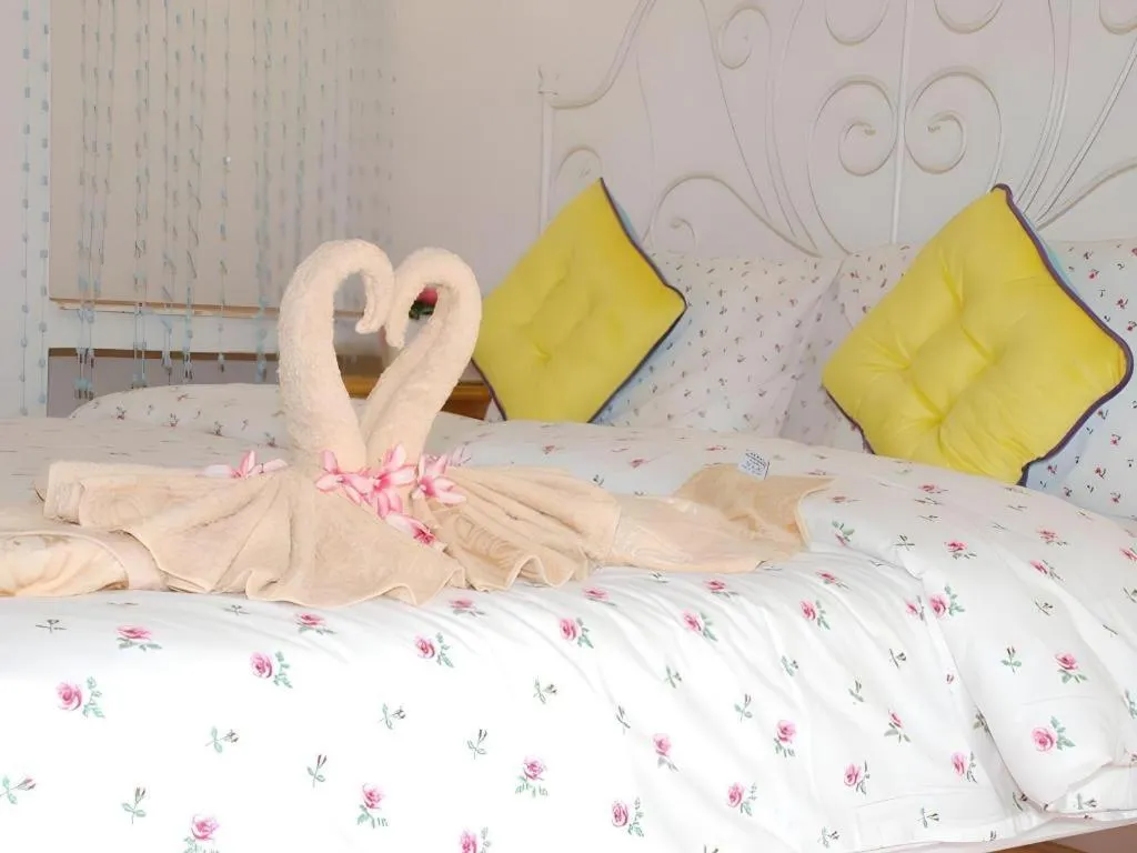 Bed in Rak Na Suan Pueng Resort