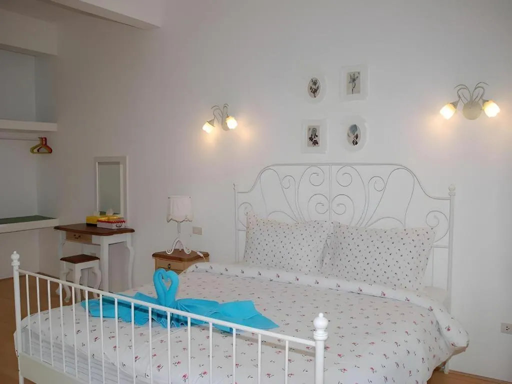 Bed in Rak Na Suan Pueng Resort