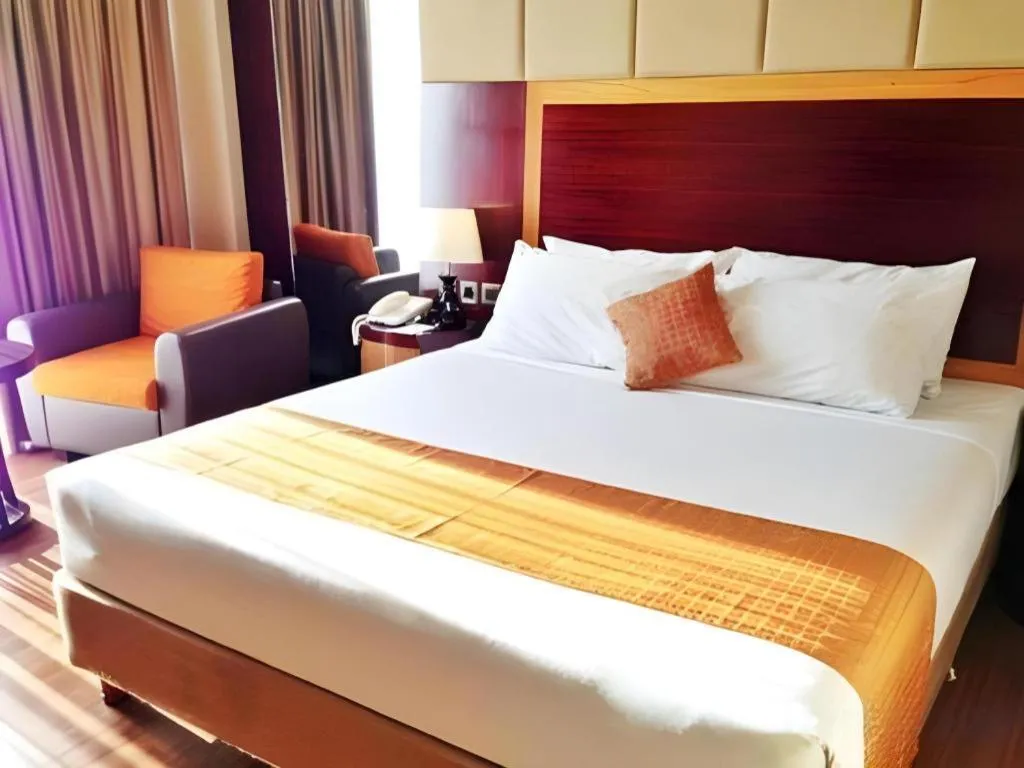 Bed in Regent's Park Hotel at Kayutangan Malang