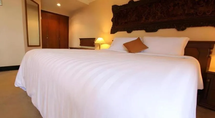 Bed in Regent's Park Hotel at Kayutangan Malang