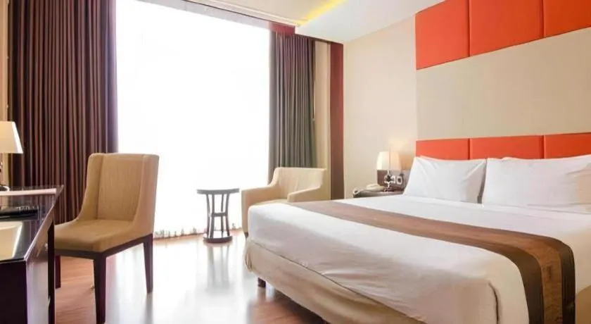 Bed in Regent's Park Hotel at Kayutangan Malang