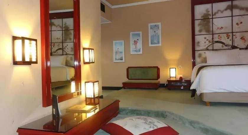 Bed in Regent's Park Hotel at Kayutangan Malang