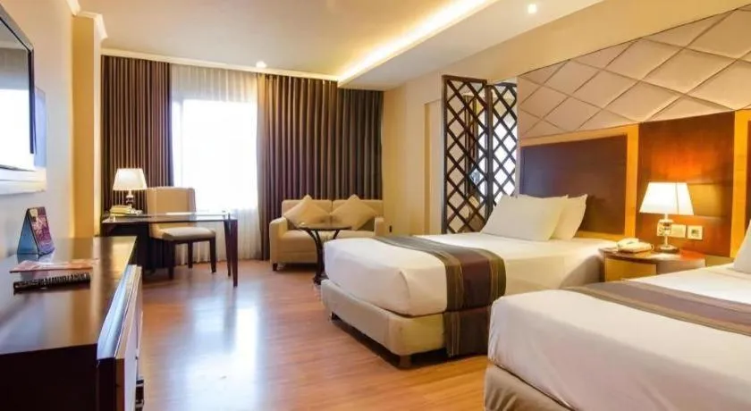 Bed in Regent's Park Hotel at Kayutangan Malang