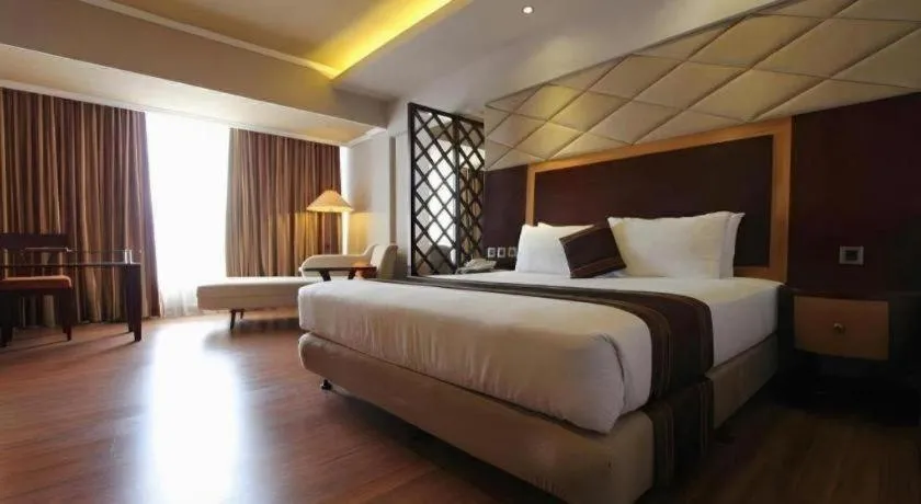 Bed in Regent's Park Hotel at Kayutangan Malang