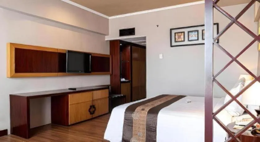 Bed in Regent's Park Hotel at Kayutangan Malang