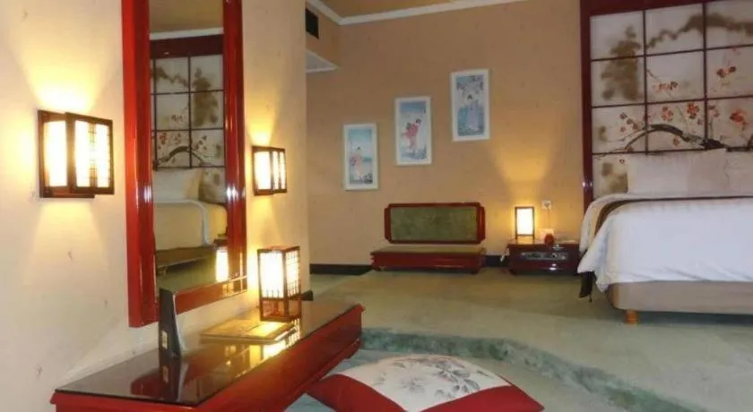 Bed in Regent's Park Hotel at Kayutangan Malang