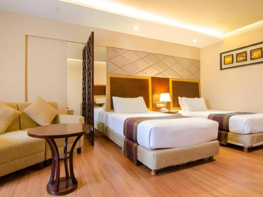Bed in Regent's Park Hotel at Kayutangan Malang