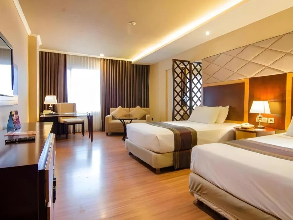 Bed in Regent's Park Hotel at Kayutangan Malang