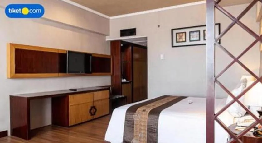 Bed in Regent's Park Hotel at Kayutangan Malang