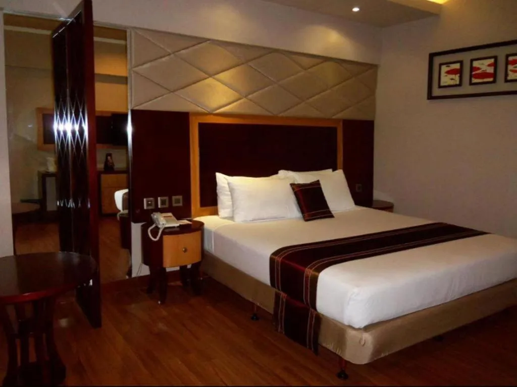 Bed in Regent's Park Hotel at Kayutangan Malang