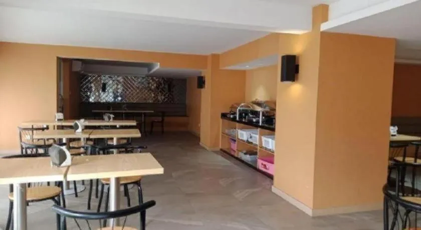 ST. MORITZ BUSINESS HOTEL