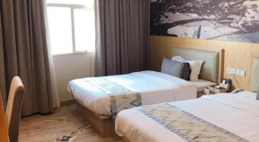 Bed in ST. MORITZ BUSINESS HOTEL