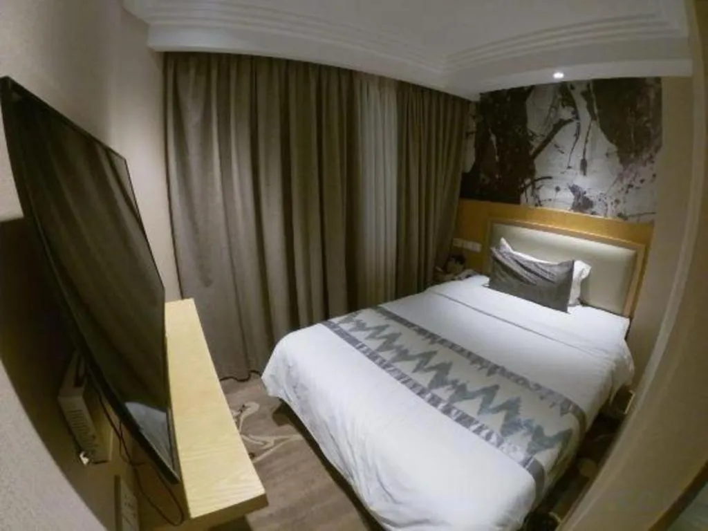 Bed in ST. MORITZ BUSINESS HOTEL