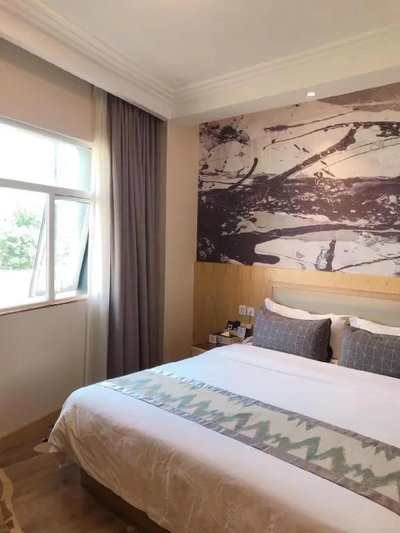 Bed in ST. MORITZ BUSINESS HOTEL