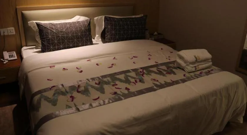 Bed in ST. MORITZ BUSINESS HOTEL