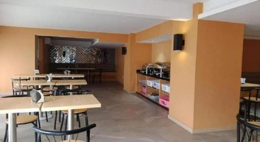 ST. MORITZ BUSINESS HOTEL