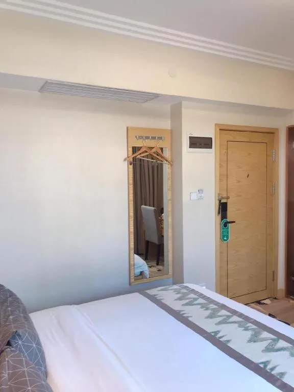 Bed in ST. MORITZ BUSINESS HOTEL