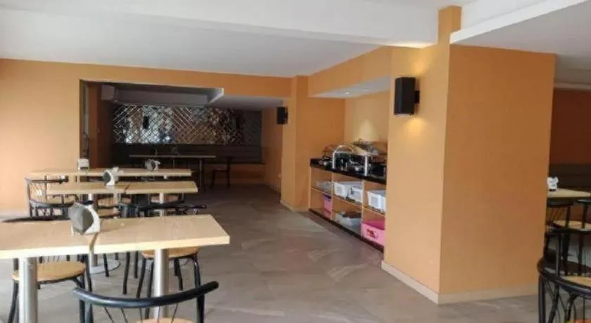 ST. MORITZ BUSINESS HOTEL