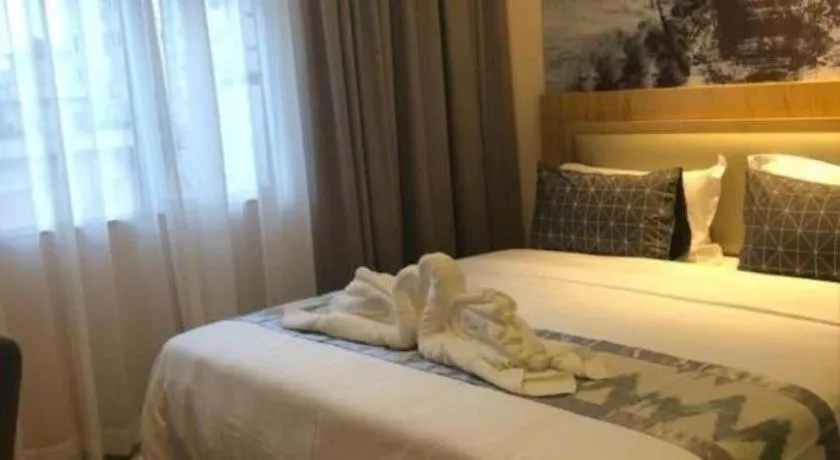 Bed in ST. MORITZ BUSINESS HOTEL