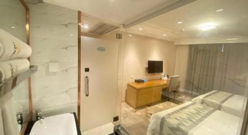 Bed in ST. MORITZ BUSINESS HOTEL