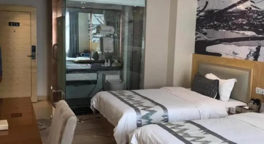 Bed in ST. MORITZ BUSINESS HOTEL