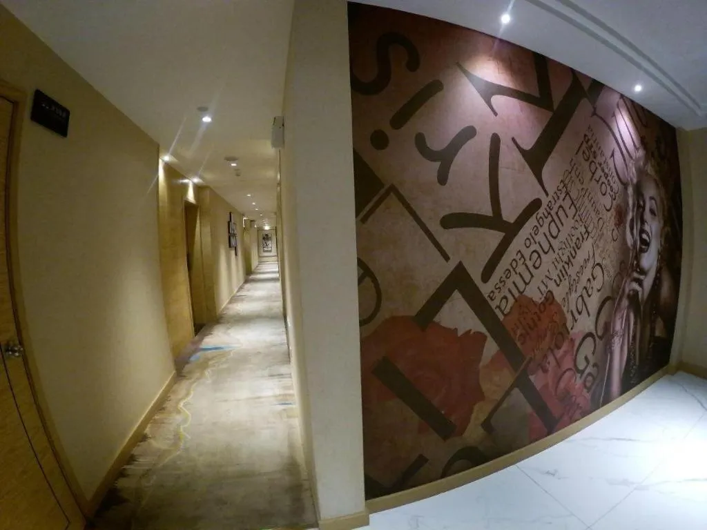 ST. MORITZ BUSINESS HOTEL