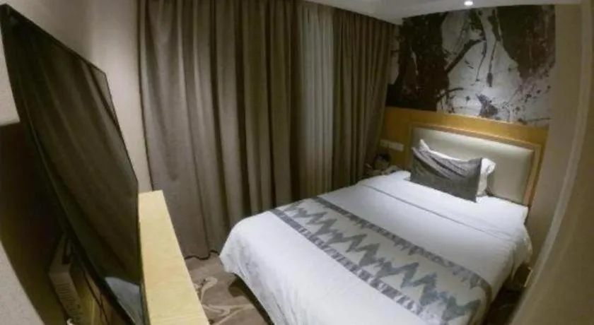 Bed in ST. MORITZ BUSINESS HOTEL