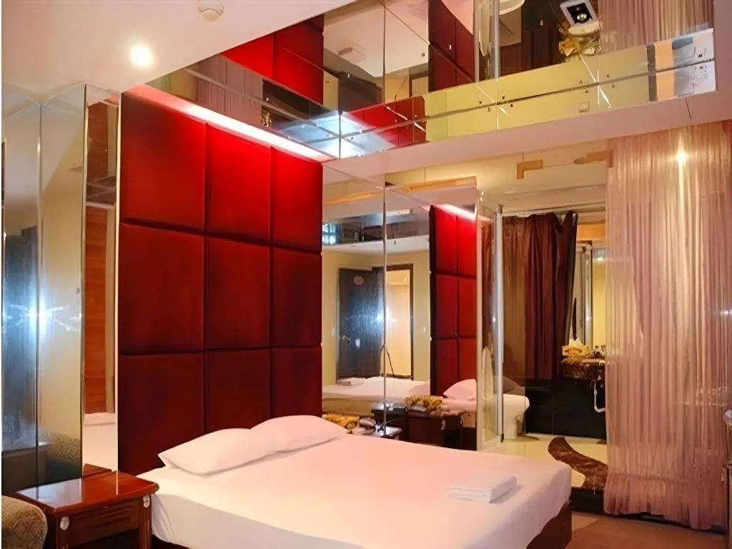 Bed in Out Sky Hotel