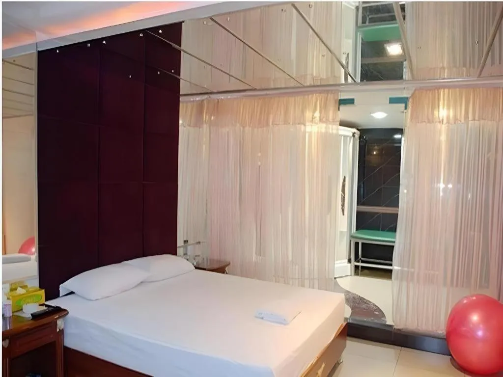 Bed in Out Sky Hotel