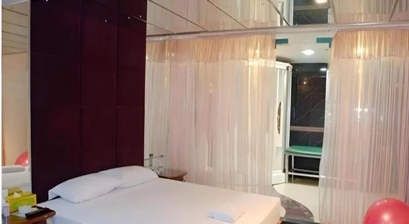 Bed in Out Sky Hotel